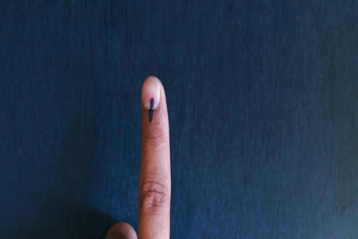 Assembly Elections: पंजाबमध्ये 117 जागांसाठी तर यूपीमध्ये तिसऱ्या टप्प्यातील मतदानाला सुरुवात, या दिग्गजांचं आज ठरणार भवितव्य