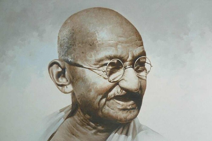दरम्यान, इंग्रजांशी त्यांच्या हक्कांसाठीचा संघर्ष प्रत्येक स्वरूपात सुरूच होता. 1919 मध्ये जालियनवाला बाग हत्याकांडानंतर 1920 मध्ये गांधीजी आणि काँग्रेसने स्वराज्याची शपथ घेतली, ज्यामध्ये राजकीय आणि आध्यात्मिक स्वातंत्र्याची चर्चा होती. त्यावेळी गांधीजींनी त्याबद्दल सांगितले होते की, भारत ब्रिटीश साम्राज्यात राहणार की नाही, हे सर्वस्वी ब्रिटिशांच्या वर्तनावर आणि त्यांच्या प्रतिक्रियांवर अवलंबून असेल. (फोटो: विकिमीडिया कॉमन्स)