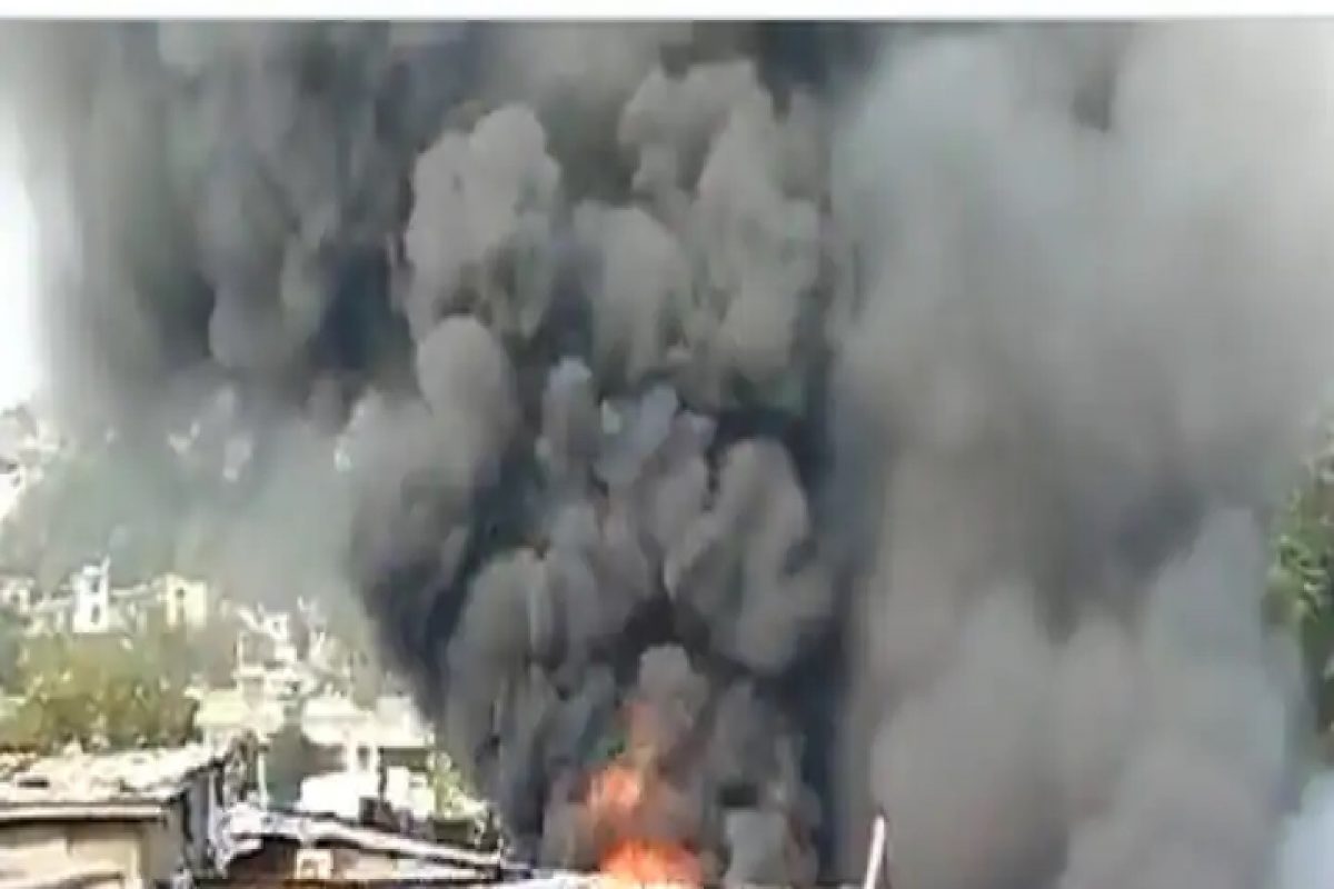 घाटकोपरमध्ये अग्नितांडव, कारखान्याला भीषण आग; अग्निशमन दलाच्या 8 गाड्या घटनास्थळी