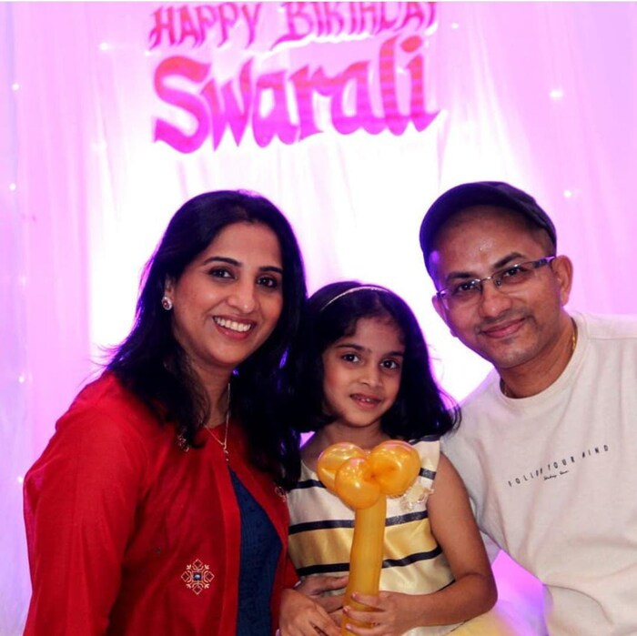 मधुरानीच्या गोड मुलीचं नाव स्वराली असं आहे. ती आता 5 ते 6 वर्षांची आहे. 