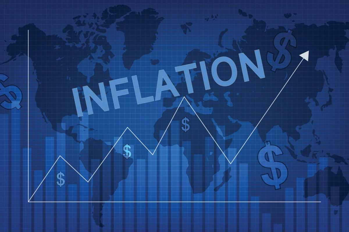 जगभर महागाई (Inflation) गगनाला भिडत आहे. घरगुती वस्तूंपासून ते संगणकापर्यंतच्या किमती काही थांबण्याचं नाव घेताना दिसत नाही. यामध्ये कोविड 19 साथीचा (Pandemic) मोठा वाटा आहे. साथीच्या आजारामुळे लॉकडाऊन आणि इतर आर्थिक निर्बंधांचा परिणाम झाला आहे. पण हा परिणाम थांबवता येईल का? विश्लेषणामध्ये महागाईचे (Causes of inflation) सर्वात थेट आणि प्रमुख कारण बनलेल्या घटकांचे परीक्षण केले गेले आहे. (प्रतिकात्मक फोटो: शटरस्टॉक)