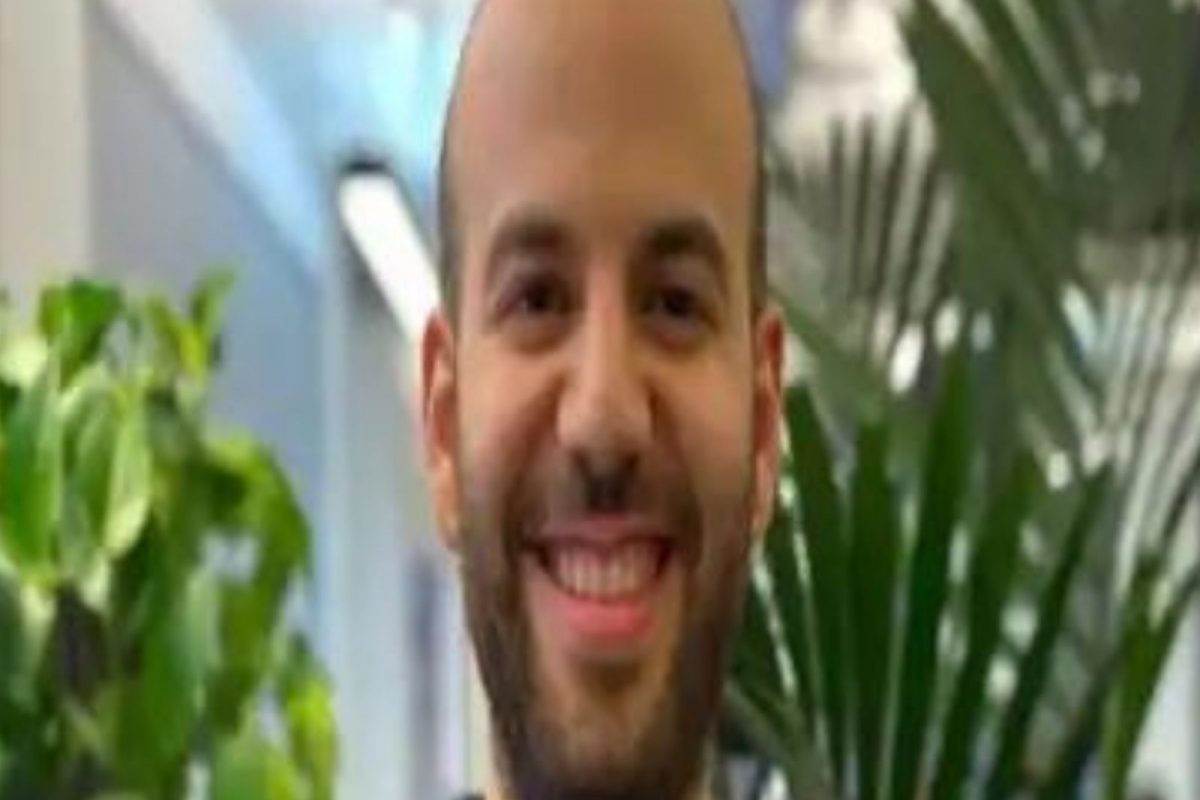 गर्लफ्रेंडच्या बेडरूममध्ये बसून केलेल्या त्या कामानं पालटलं नशीब; तरुणाने कमावले 10 अब्ज रुपये