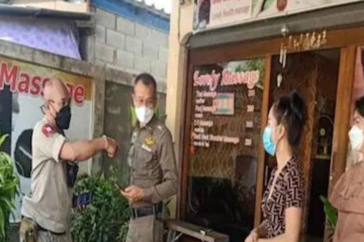 धक्कादायक! मसाज पार्लरमध्ये गेलेला 70 वर्षीय वृद्ध; तरुणीने हात लावताच मृत्यू