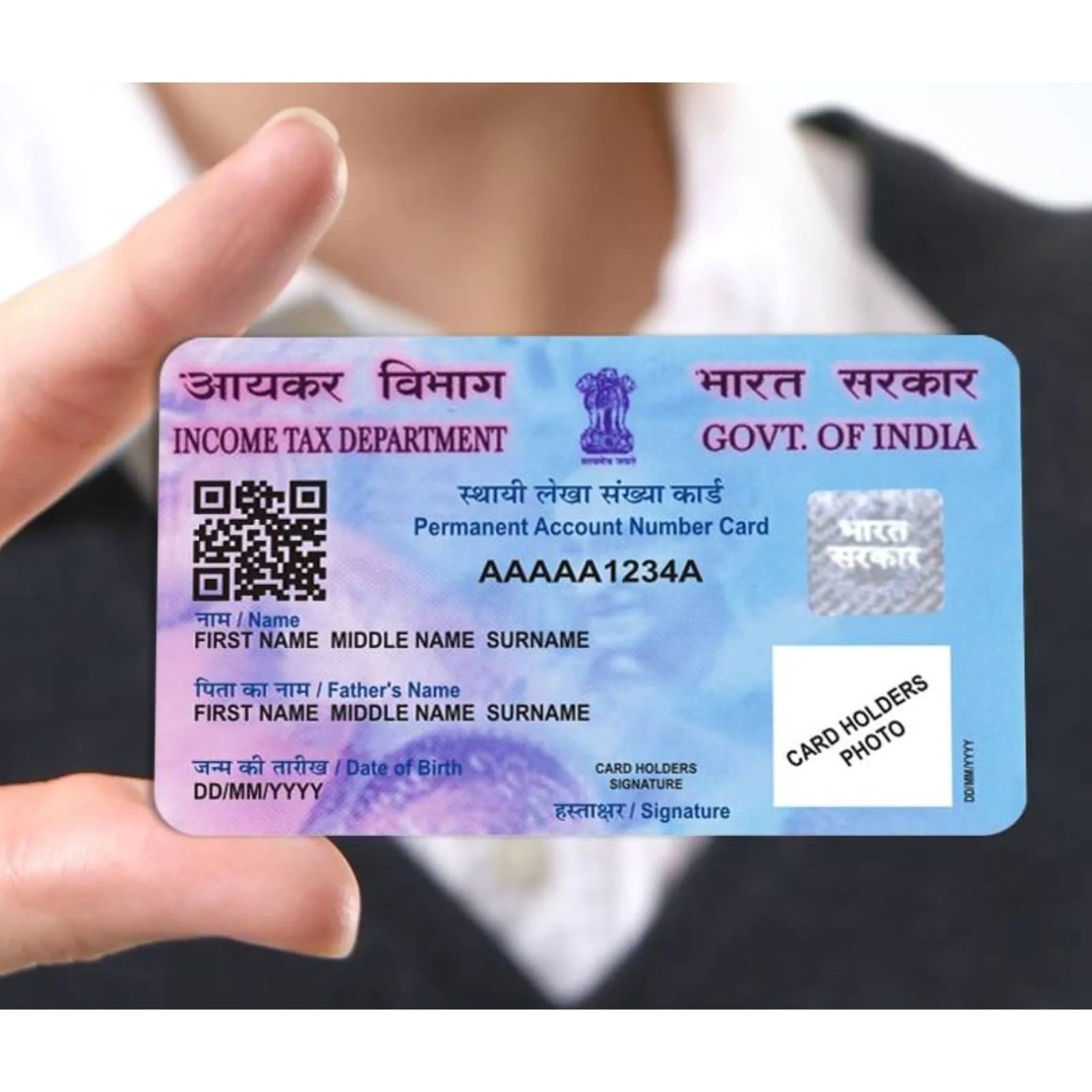  गेल्या काही काळापासून डिजिटल सुविधांचा वापर वाढला आहे. पण ज्याप्रमाणे या सोयीसुविधा वाढत आहेत, त्याच प्रमाणात फसवणुकीचे प्रकारही समोर येत आहेत. खोटी ओळखपत्र ही देखील मोठी समस्या निर्माण झाली आहे. पॅन कार्ड, आधार कार्ड, मतदान ओळखपत्र या दस्तावेजांसह देखील छेडछाड केली जाते. 