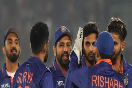 IND vs WI : 19 वर्ष आणि 6 सीरिज, रोहित शर्माला इतिहास वाचवण्याचं आव्हान!