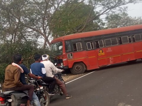 ज्या काही अल्प प्रमाणात परत चालू असलेल्या बस फेऱ्या आहेत त्यावर अशा दगडफेक होत असल्याचा घटना वारंवार घडत आहे.