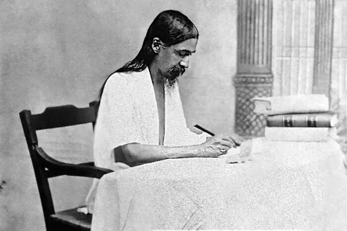 यानंतर 1907 मध्ये सर अरबिंदो (Sri Aurobindo) यांनी त्यांच्या बंदे मातरम् या वृत्तपत्रात पूर्ण स्वराजचा उल्लेख केला होता. राष्ट्रवादाची नवी पिढी संपूर्ण स्वराज्यापेक्षा (Poorna Swaraj) कमी काहीही स्वीकारणार नाही असे ते म्हणाले होते. त्यात त्यांना बाळ गंगाधर टिळकांची (Bal Gangadhar Tilak) साथ मिळाली. यानंतर टिळक, अॅनी बेझंट आणि इतर नेत्यांच्या प्रयत्नांनी होम रूल चळवळ सुरू झाली, ज्यामध्ये ब्रिटीश साम्राज्यात ऑस्ट्रेलिया, कॅनडा, आयरिश फ्री स्टेट, न्यूझीलंड दक्षिण आफ्रिका इत्यादींसाठी डोमिनियन स्टेटसचा पुरस्कार करण्यात आला. (फोटो: विकिमीडिया कॉमन्स)