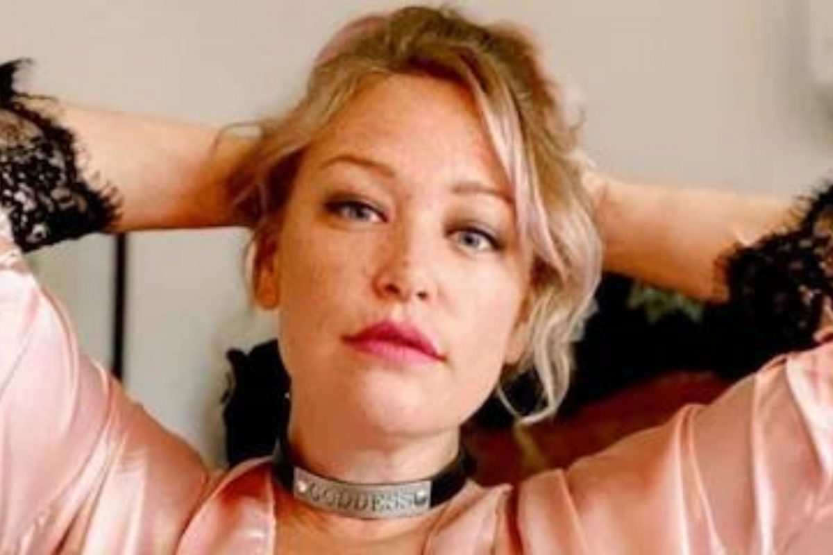 नोकरी सोडून महिलेनं सुरू केलं Zoom कॉलवरुन रोमान्स शिकवण्याचं काम; आता करते बक्कळ कमाई