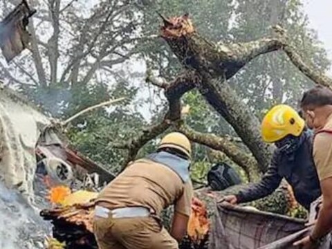 भारताचे पहिले चीफ ऑफ डिफेन्स स्टाफ सीडीएस जनरल बिपिन रावत, त्यांची पत्नी आणि 12 इतर सैनिक 8 डिसेंबर रोजी हेलिकॉप्टर अपघातात मरण पावले. यानंतर हवाई दलाने घटनेच्या चौकशीचे आदेश दिले. 
