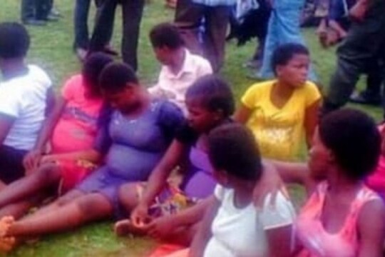 Shocking! इथे कमी वयाच्या मुलींना जबरदस्ती बनवलं जातं आई; चालवल्या जातात मुलं जन्माला घालण्याच्या फॅक्ट्री