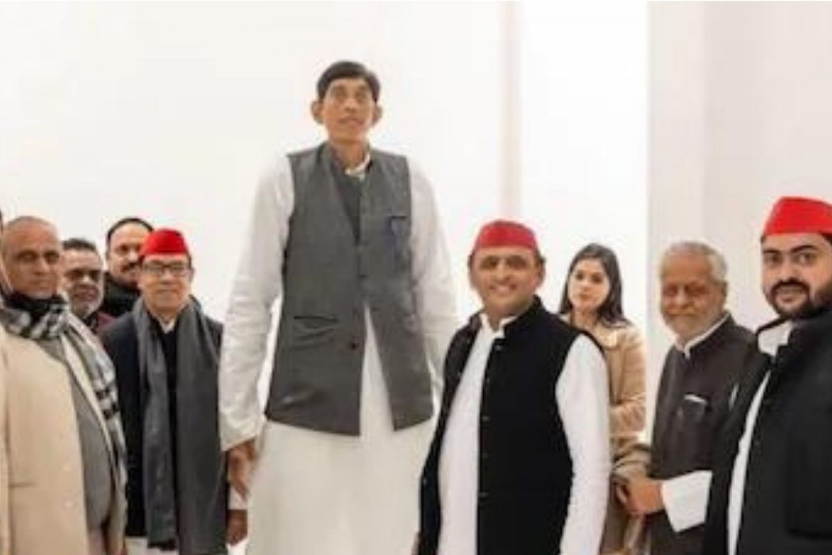 समाजवादी पक्षाला मिळाला भारतातील सर्वात 'उंच नेता'; जाणून घ्या किती आहे Height
