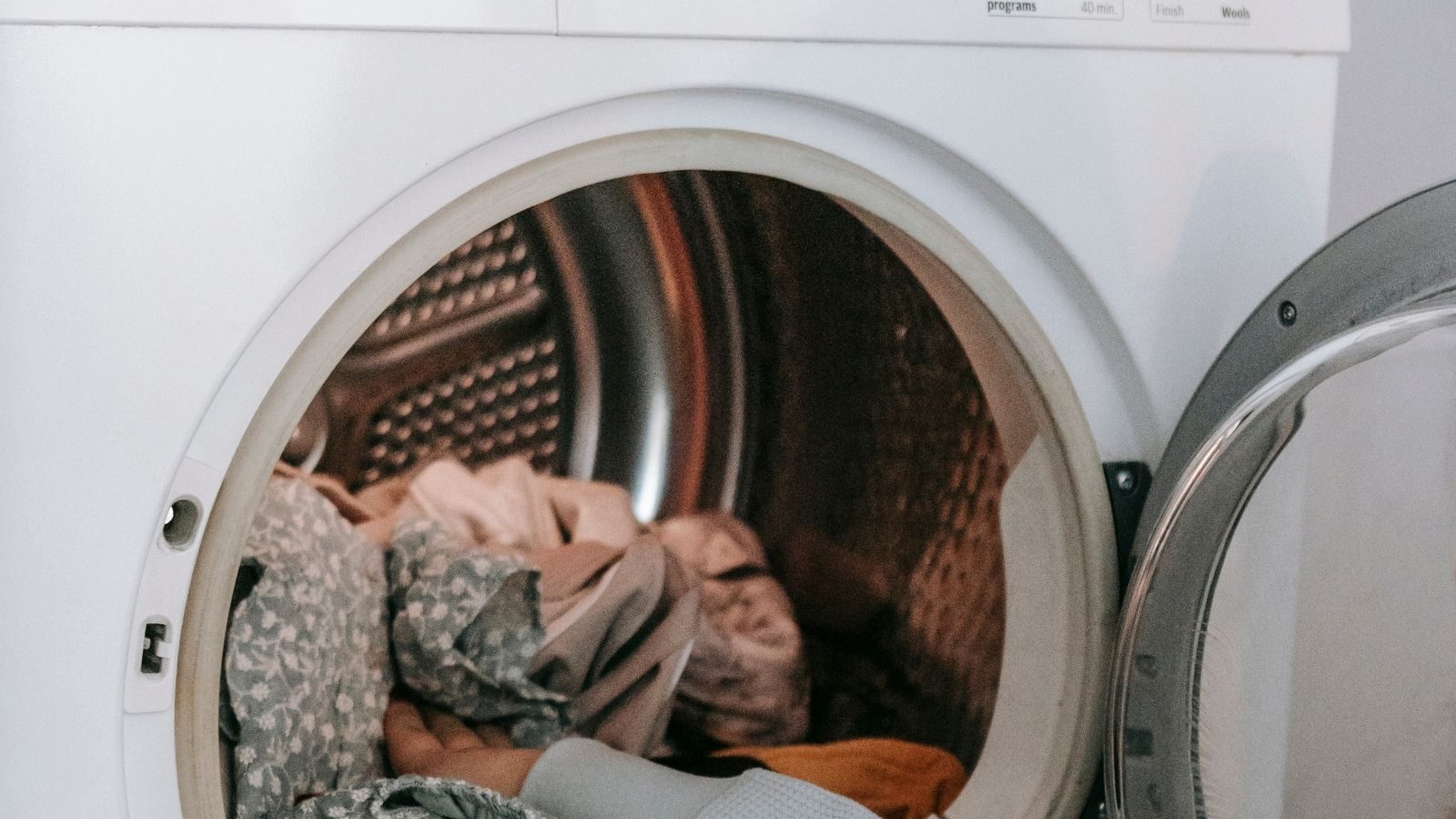 Brazil woman died while cloth washing machine electric shock mhpl