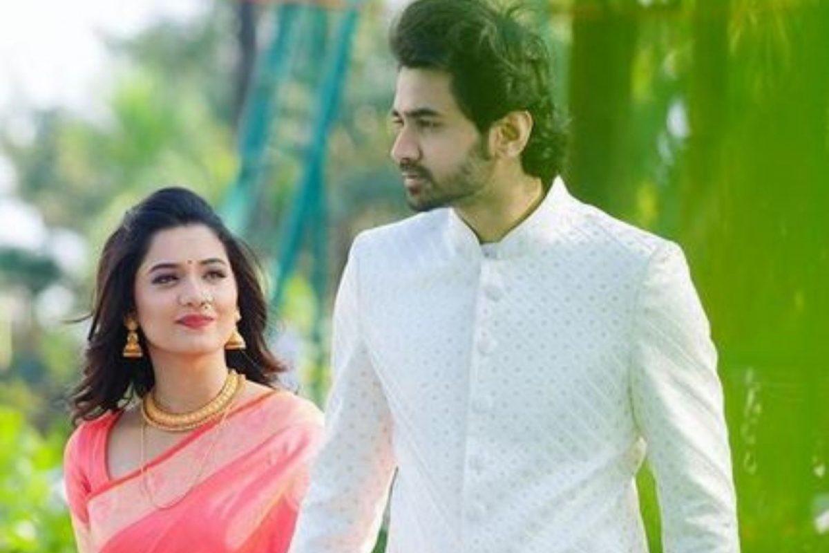 'जेव्हा तू सभोवताली असतोस...' हृता दुर्गुळेने होणाऱ्या नवऱ्यासाठी लिहिली रोमँटिक पोस्ट