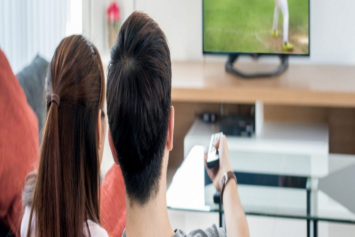 तुम्ही दररोज 4 तासांहून अधिक टीव्ही बघता? आधी वाचा या Research चा निष्कर्ष