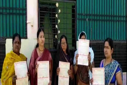 Maitreya scam : बीडमध्ये 40 हजार महिलांचे घर-संसार उद्ध्वस्त, मैत्रेयच्या फसवणुकीचा तिढा कधी सुटणार?