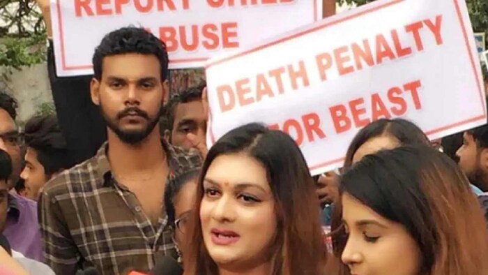 अप्सरा यांना लहानपणापासूनच वाटायचे की त्यांना पुरुषाचं शरीर मिळालं असलं तरी त्या आतून महिला आहेत. अप्सरा यांना लिंग बदलण्यापूर्वी अनेक समस्यांना सामोरे जावे लागले आहे. शाळा-कॉलेजपासून ते कार्यालयापर्यंत भेदभावही त्यांनी सहन केला आहे. अप्सरा यांनी एक तमिळ शो देखील होस्ट केला आहे.