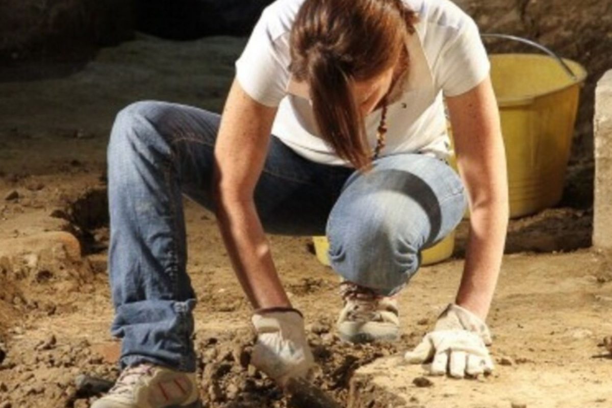 Archaeologist नक्की कसं व्हावं जाणून घेऊया.