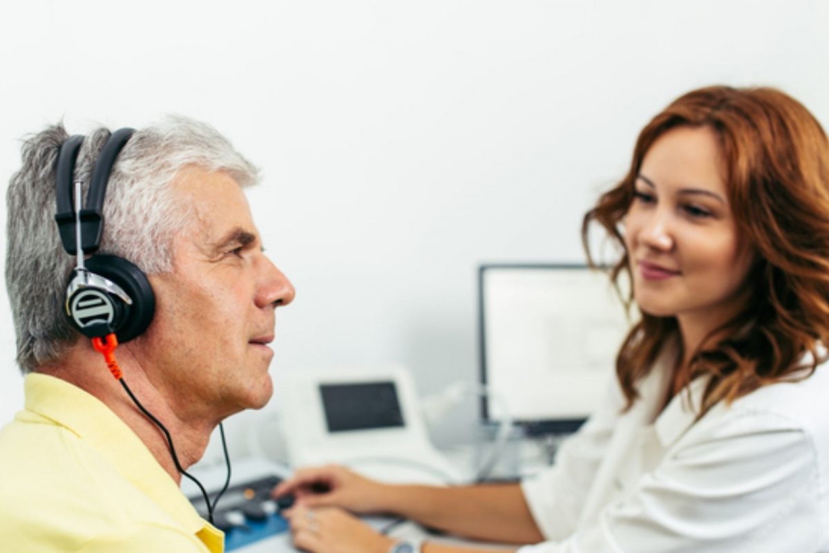 ऑडिओलॉजीमधील करिअर स्कोप आणि पगार याबद्दल जाणून घ्या