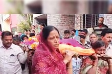 लेकांना अंत्यविधीपासून रोखलं; लेकींनीच आईला दिला खांदा, कारण वाचून पाणवतील डोळे लेकांना अंत्यविधीपासून रोखलं; लेकींनीच आईला दिला खांदा, कारण वाचून पाणवतील डोळे