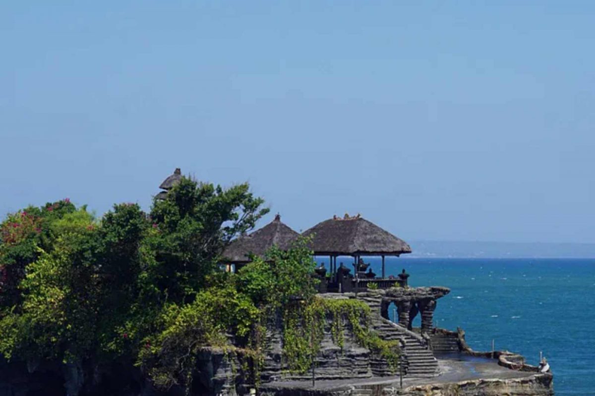 स्वस्तात परेशात फिरायला जायचं असेल तर 'या' देशाला भेट द्या! 521 रुपयांची किंमत आहे एक लाख