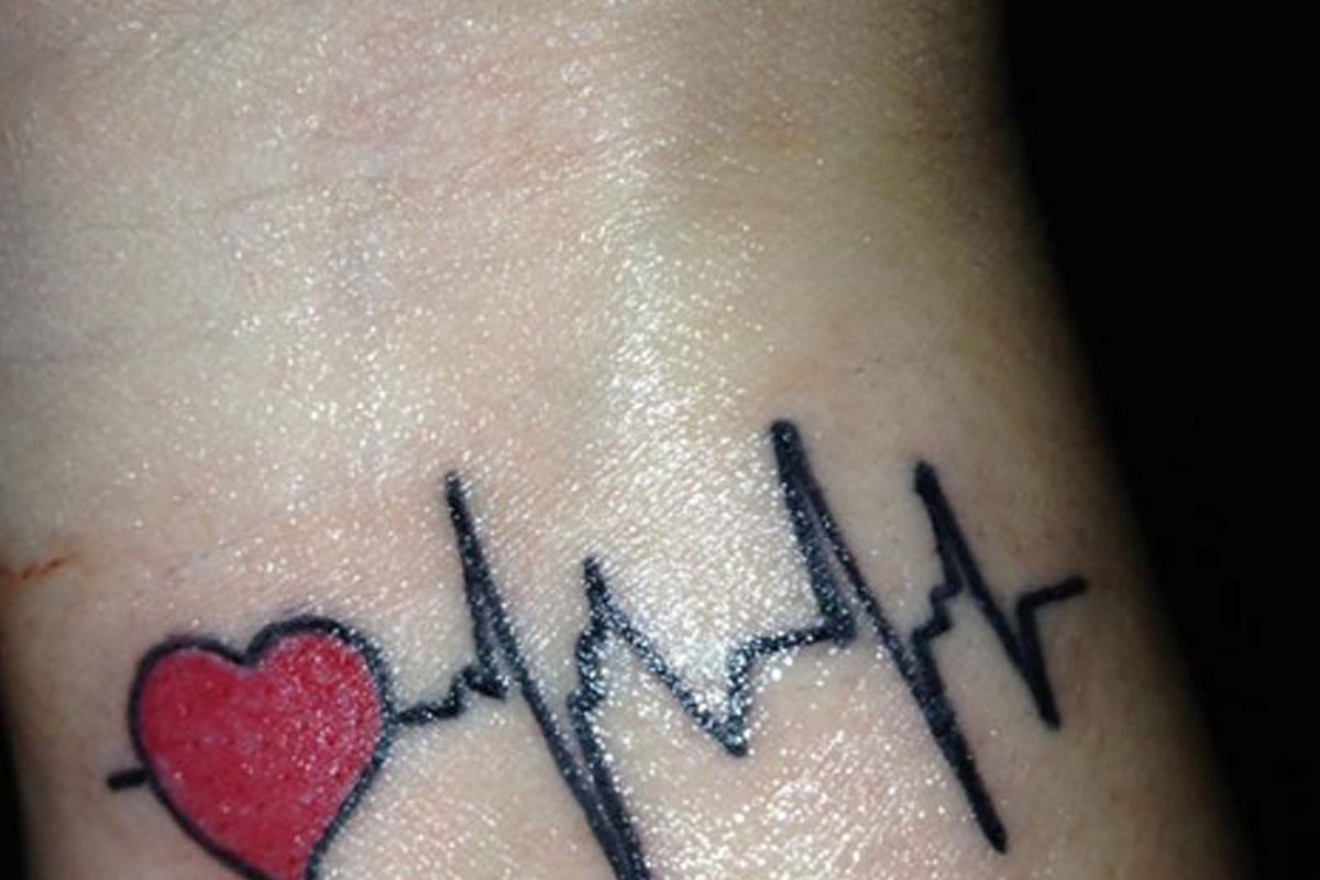 अधिकाऱ्याने लागलीच तिच्या पतीला फोन करत जाब विचारला. 'तुझे हात-पाय मोडीन' अशी धमकी दिली आणि...