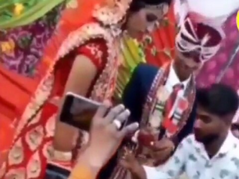 गर्लफ्रेंडच्या लग्नात बॉयफ्रेंड आल्यानंतर पुढे जे घडलं ते पाहून प्रत्येक जण हैराण झाला.