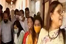 मुंबई महापालिकेत प्रचंड गदारोळ, भाजप-शिवसेना नगरसेवक आमनेसामने मुंबई महापालिकेत प्रचंड गदारोळ, भाजप-शिवसेना नगरसेवक आमनेसामने
