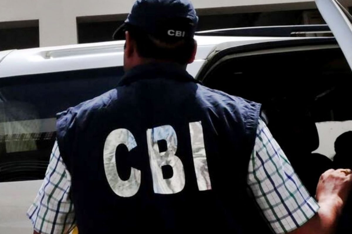 या चौघांना गुजरात एटीएसने गेल्या आठवड्यात अटक केली होती. केंद्रीय यंत्रणेने या चार जणांना मुंबईतून ताब्यात घेतले