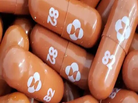 Corona Virus: गंभीर स्वरूपात आजारी रुग्णांवरील उपचारासाठी कॉर्टिकोस्ट्रॉइड्स यासह बारिसिटिनिब या औषधांचा वापर केला जाऊ शकतो. 