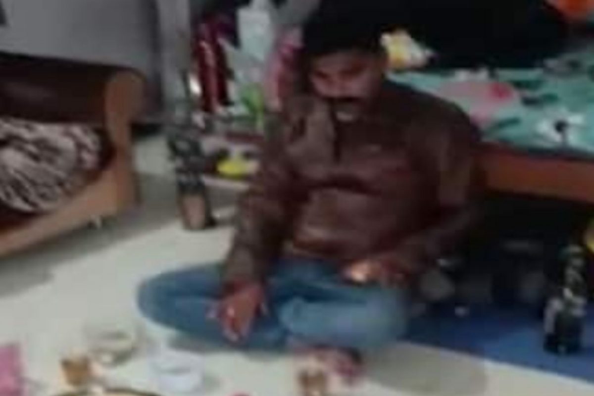 मृत्यूचीही नाही भीती! Corona Positive मित्रासह दारू पार्टी; रुग्णाने एकामागून एक रिचवले प्याले...