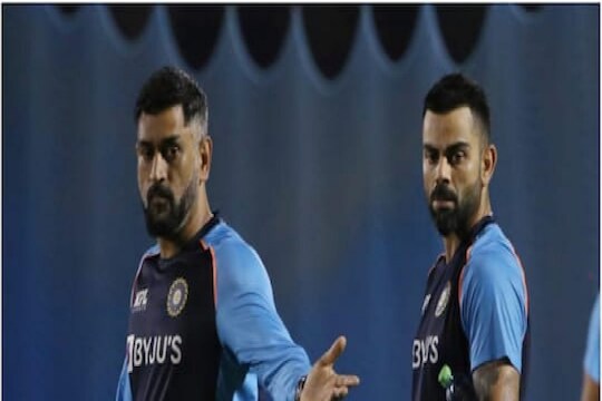 विराट कोहलीने कॅप्टनसी सोडताच खरी ठरली धोनीची 'ती' भविष्यवाणी!
