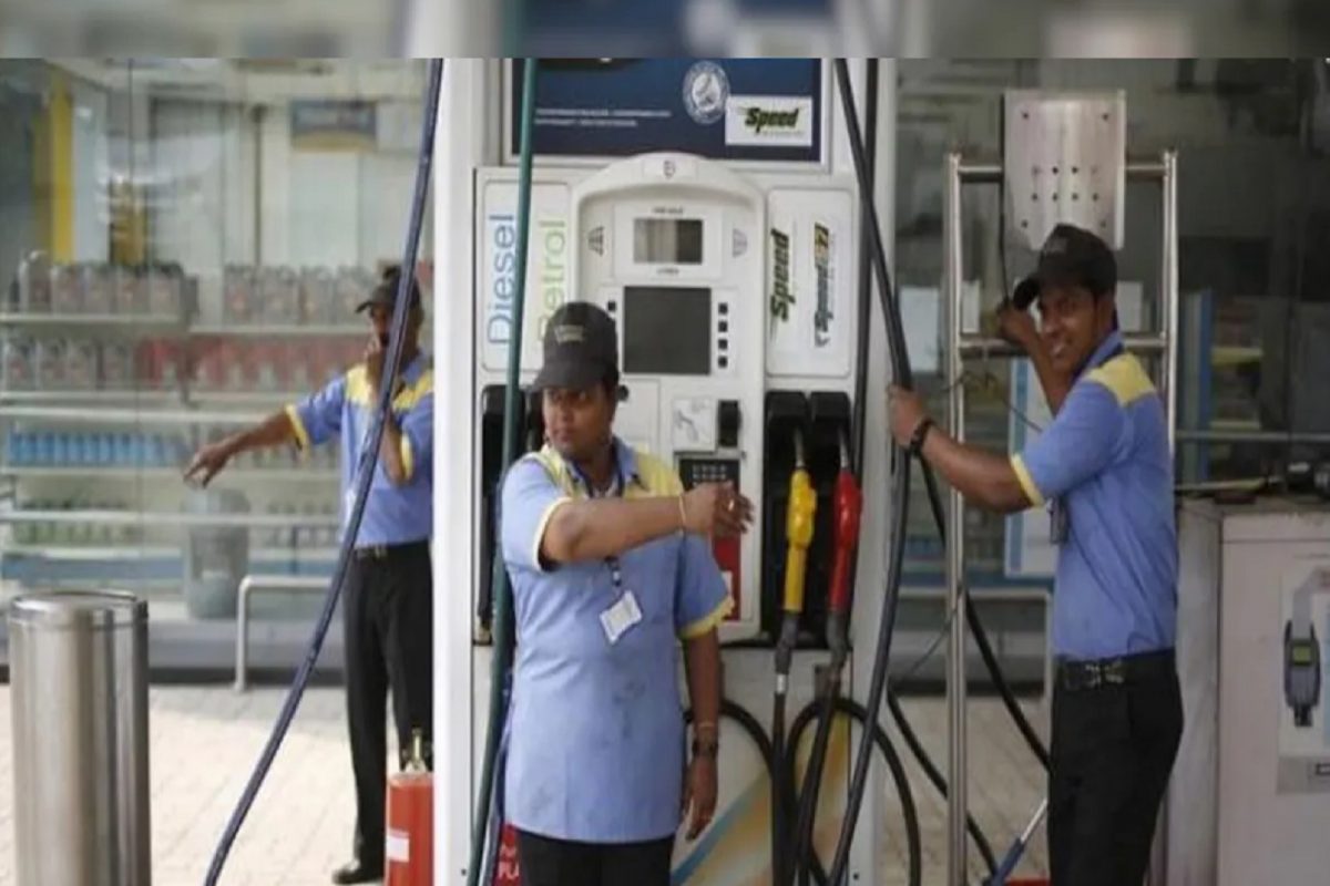 Petrol Diesel Price: तेल कंपन्यांकडून पेट्रोल-डिझेलचे नवे दर जारी, आज किती रुपयांना विकलं जातंय पेट्रोल-डिझेल?