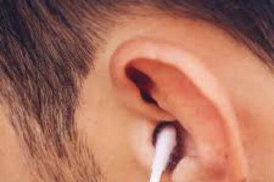 3 दिवसांपासून कानात सुरू होत्या असहय्य वेदना, स्वीमिंग करताना झाला होता भयंकर प्रकार