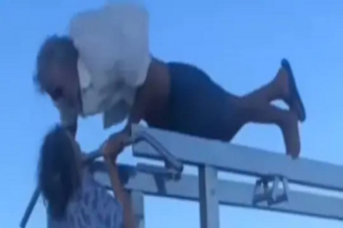 तरुणांनाही लाजवेल असा आजीआजोबांचा VIDEO; या वयस्कर कपलला पाहून नेटिझन्स हैराण