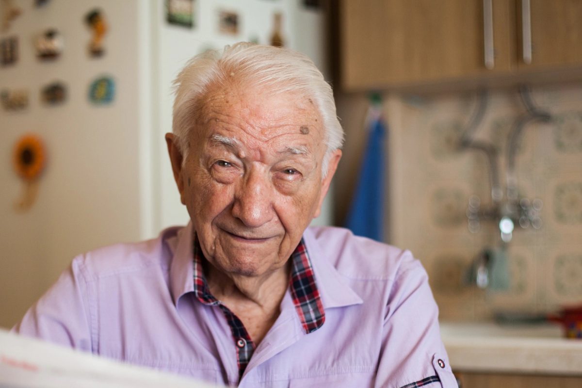 'या' पाच ठिकाणचे लोक पार करतात वयाची शंभरी, असं काय आहे Blue Zones चं सिक्रेट?