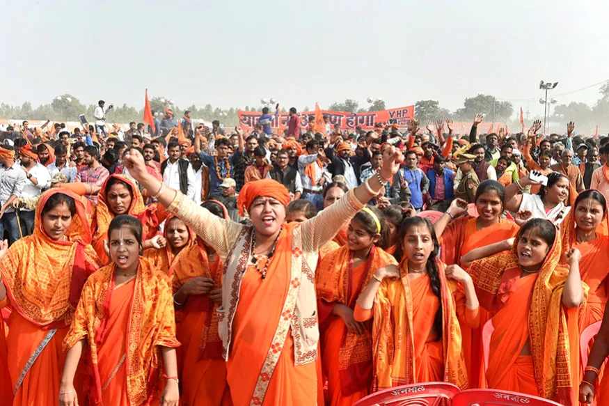 नागा साधू होण्यापूर्वी स्त्रीला 6 ते 12 वर्षे ब्रह्मचर्य पाळावे लागते. जेव्हा स्त्री हे करण्यात यशस्वी होते. मग त्यांचे गुरू तिला नागा साधू होण्याची परवानगी देतात.
