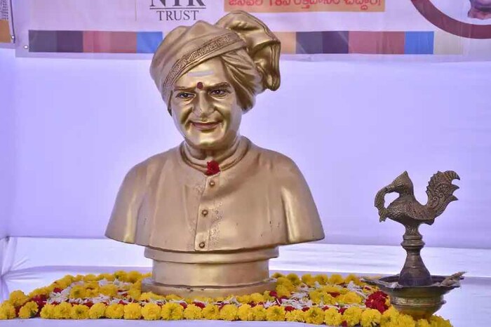 1989 च्या निवडणुकीत तेलुगू देसम पक्ष सत्ताविरोधी लाटेमुळे निवडणुकीत पराभूत झाला. काँग्रेस पुन्हा सत्तेत आली. एनटी रामाराव 1994 मध्ये सत्तेत परतले. त्यांच्या तेलुगु देसम पक्षाने 226 जागा जिंकल्या. यावेळी एनटी रामाराव केवळ 9 महिने मुख्यमंत्री म्हणून राहू शकले कारण त्यांचे जावई चंद्राबाबू नायडू यांनी पक्षात घुसखोरी केली आणि रामाराव यांना पक्षाध्यक्ष आणि मुख्यमंत्री पदावरून हटवले.