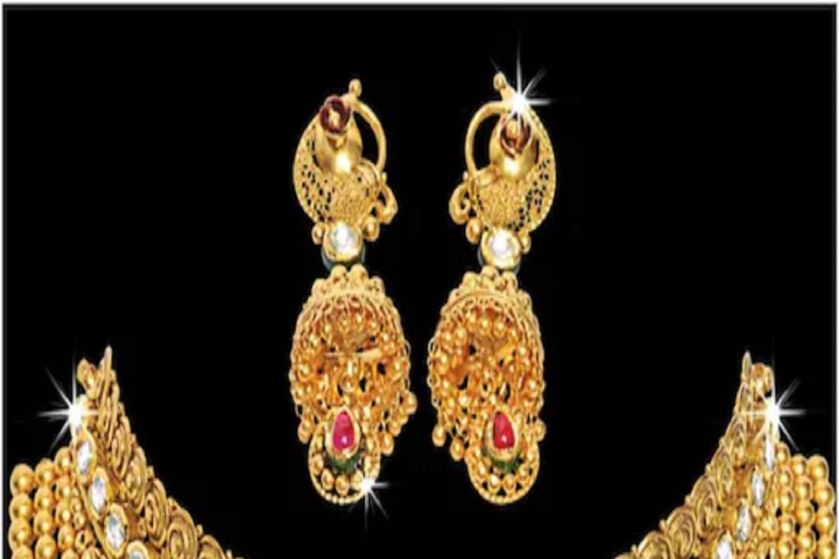 सोन्याच्या किमतींत आज वाढ तरीही उच्चांकाहून कमीच; हीच गुंतवणुकीची योग्य संधी मानायची का?