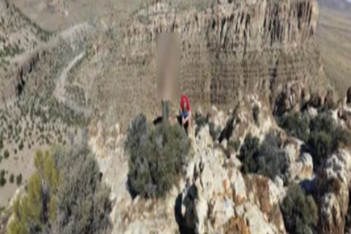 पर्वताच्या टोकावर असं काय झालं की मुलाला कोसळलं रडू? Google वर Photo Viral