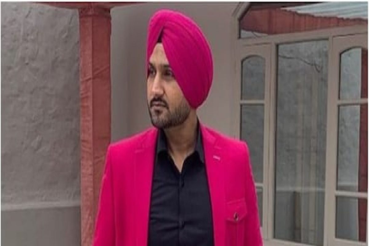 हरभजन सिंग पंजाब विधानसभा निवडणूक लढणार? राजकारणातील प्रवेशाबाबत भज्जीनं सोडलं मौन