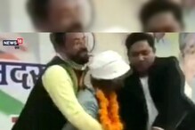 धक्कादायक! माजी CMवर हल्ला करण्यासाठी सुरा घेऊन स्टेजवर पोहोचला तरुण