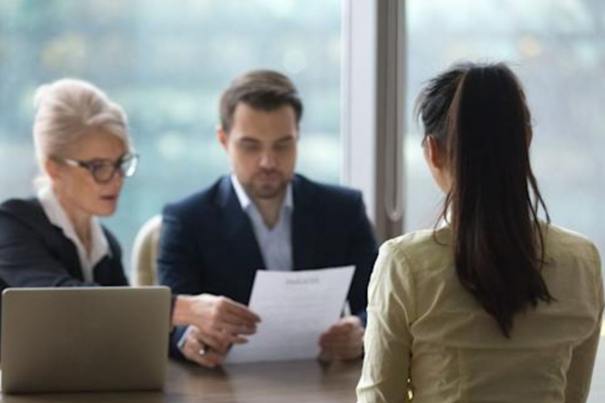 आयएएस अधिकारी होण्यासाठी
मुलाखत