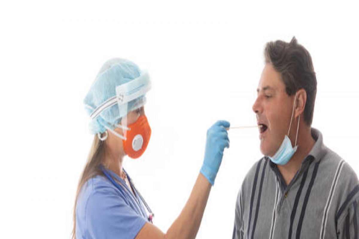 Coronavirus symptoms : कोविड-19 ला साधा फ्लू समजू नका, WHO ने दिला हा इशारा