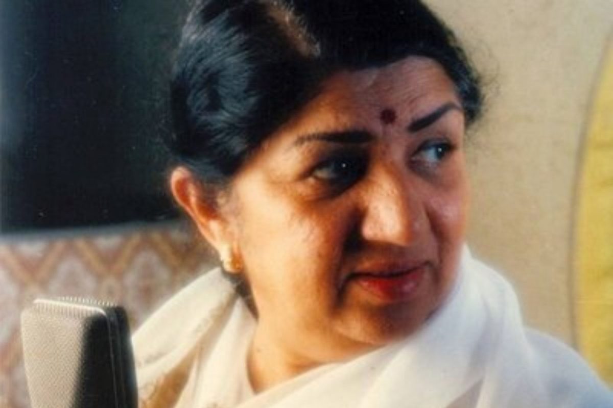 Lata Mangeshkar Health Update : लता दीदींच्या प्रकृतीबद्दल महत्त्वाची अपडेट; डॉक्टरांची वेट अँड वॉच भूमिका