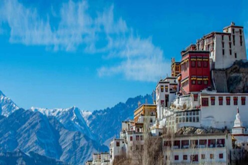First ladakh trip | पहिल्यांदा लडाखला फिरायला जाण्यापूर्वी 'या' महत्त्वाच्या गोष्टी जाणून घ्या First ladakh trip | पहिल्यांदा लडाखला फिरायला जाण्यापूर्वी 'या' महत्त्वाच्या गोष्टी जाणून घ्या