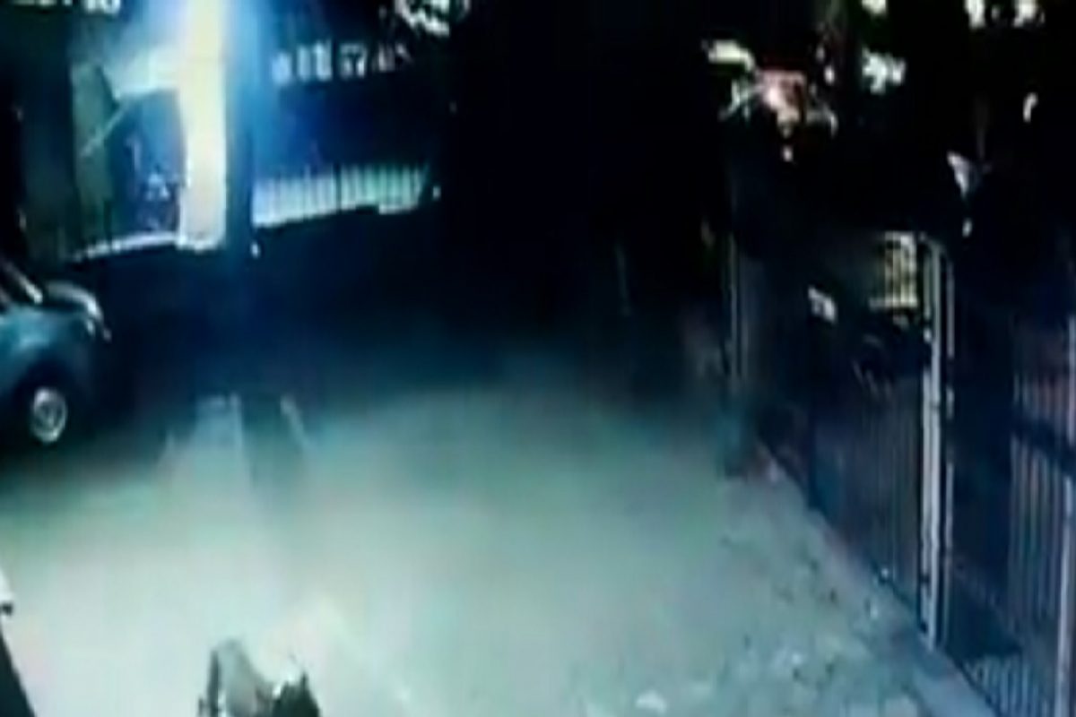 मुंबईकरांनो सावधान! 'या' परिसरात फिरताना दिसला बिबट्या; CCTV मध्ये कैद झालं दृश्य