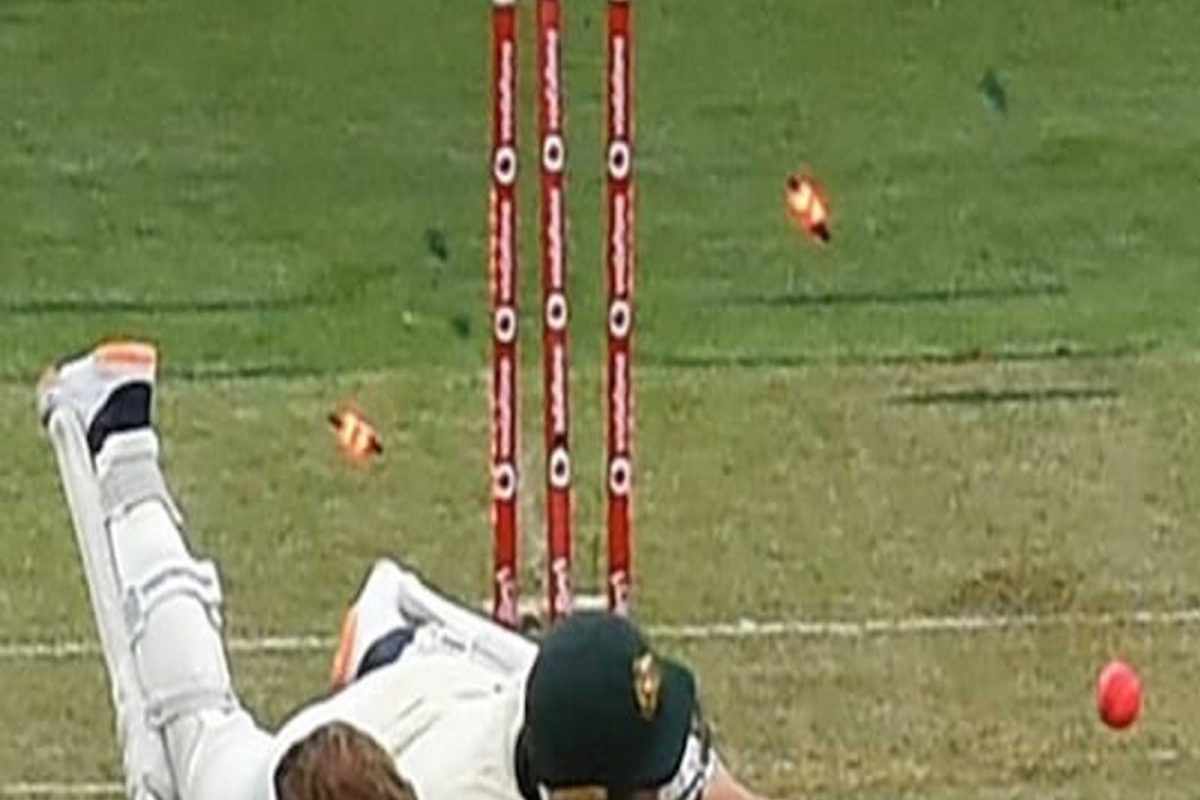 Ashes आहे का गल्ली क्रिकेट? भलताच शॉट मारायला गेला आणि बोल्ड झाला लाबुशेन, VIDEO