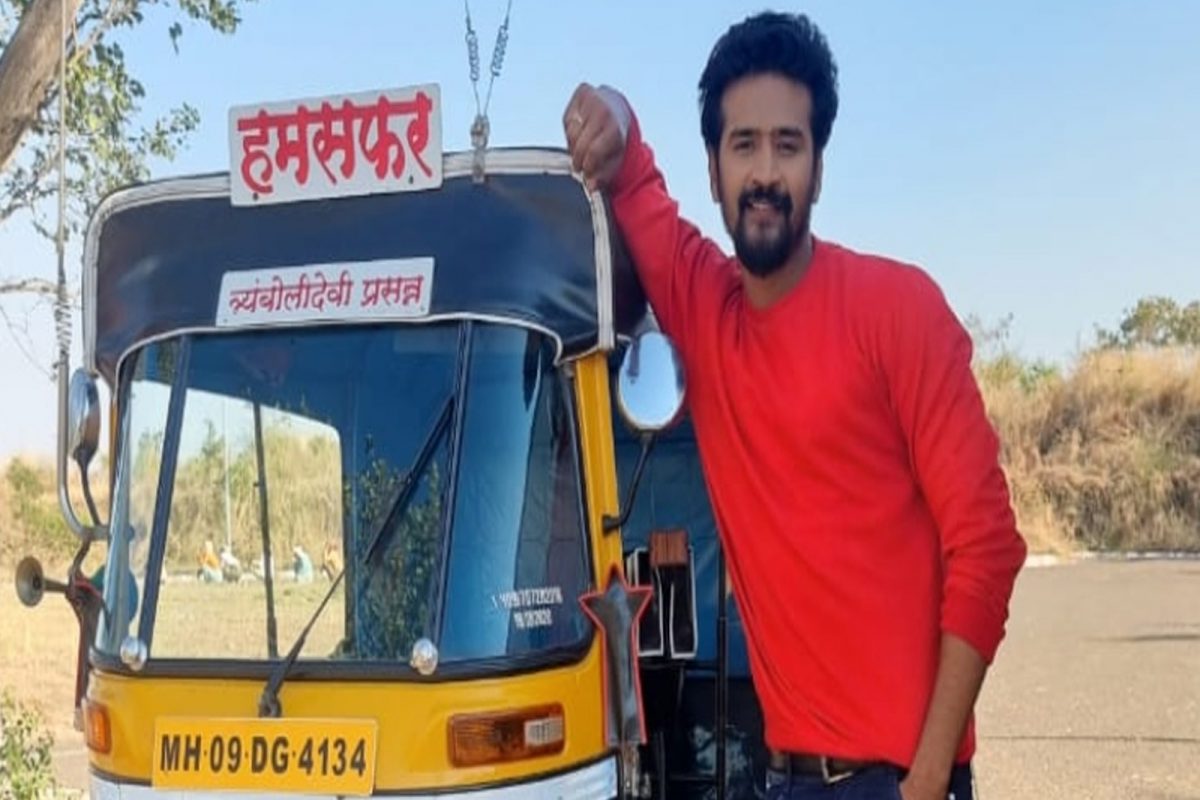 रिक्षा चालवताना दिसला 'जीव माझा गुंतला'तील मल्हार; का ओढावली अशी वेळ?