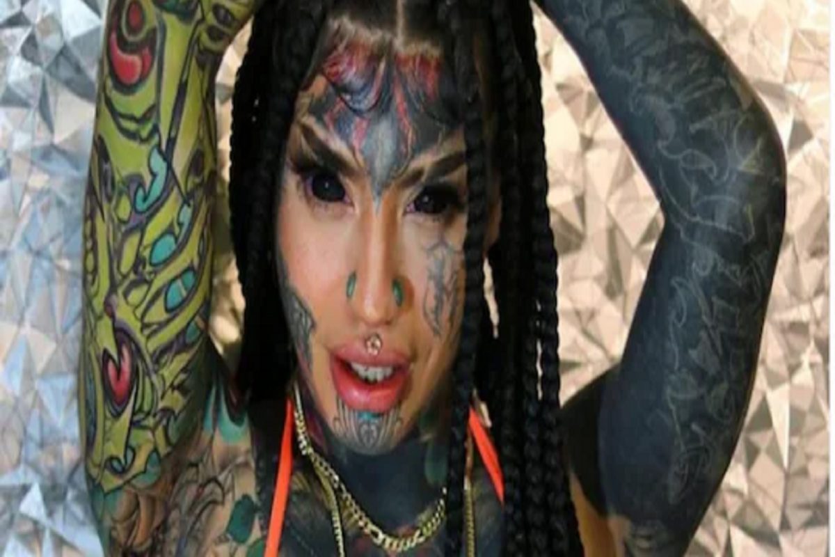 शरीरावर हौस मिटली नाही म्हणून Eye tattoo करायला गेली; स्वप्नातही विचार नसेल अशी मॉडेलची भयानक अवस्था