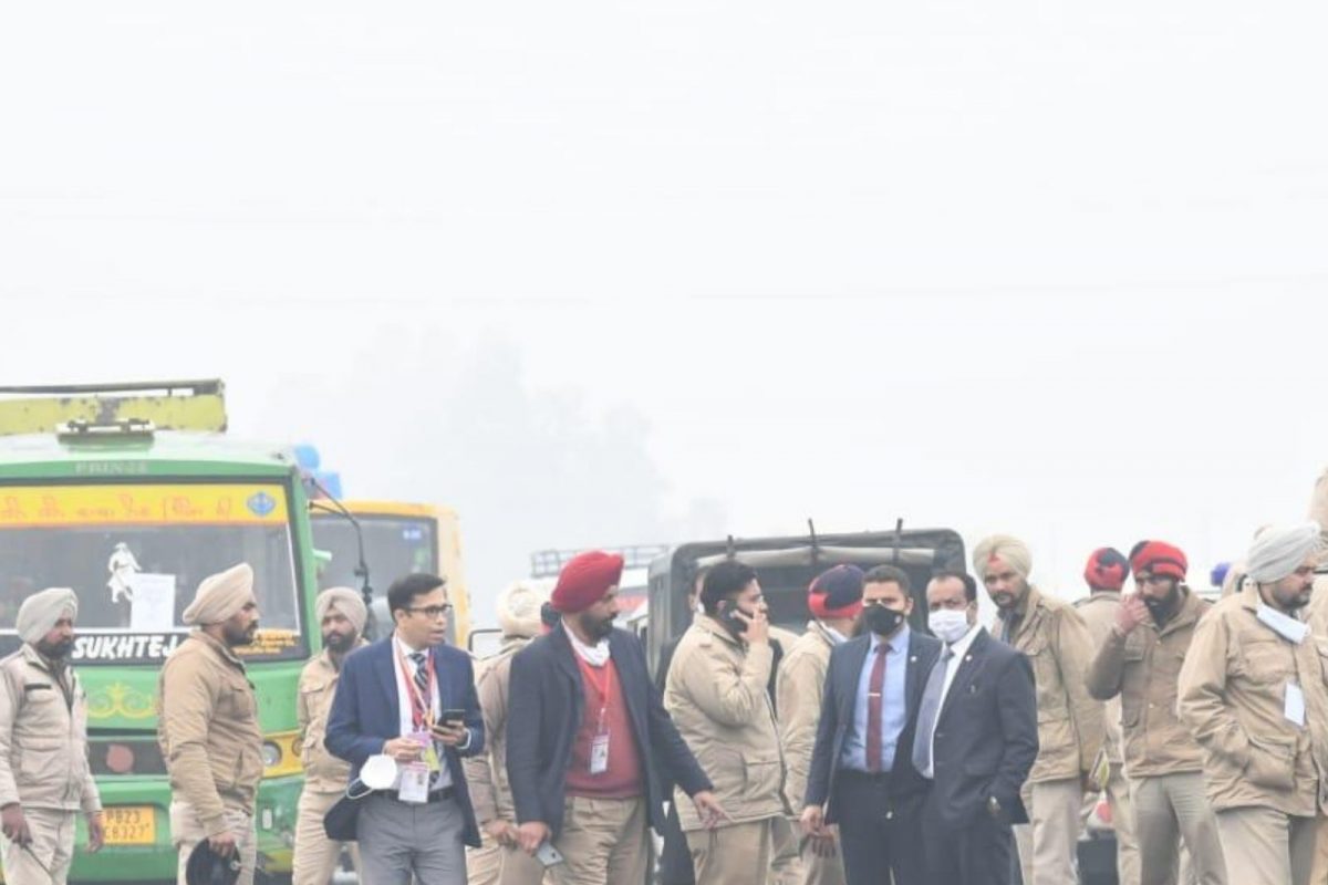 पंतप्रधान मोदींच्या सुरक्षेत गंभीर चूक; तब्बल 15 ते 20 मिनिटं फ्लायओव्हरवर अडवणूक